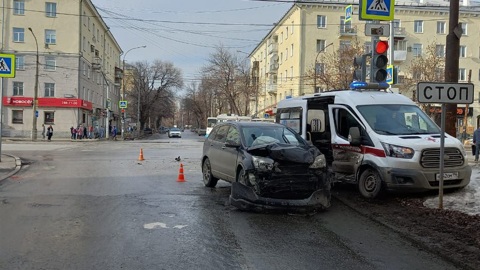 Два врача скорой помощи пострадали в ДТП с внедорожником