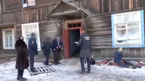 Ревнивец убил мужчину, а тело отвез на санках к заброшенному дому