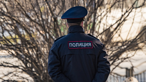 Мужчина избил знакомого кастрюлей, а после ударил его ножом
