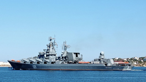 Детонация боезапаса произошла на крейсере "Москва" из-за пожара