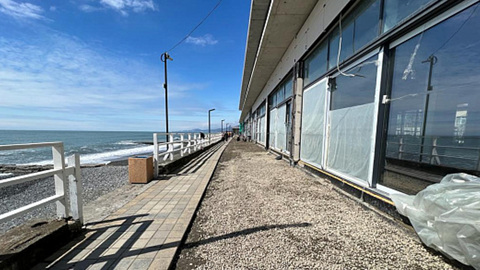 В Сочи к лету планируют благоустроить морскую набережную Адлера