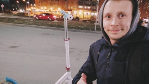 Житель Петербурга решил доехать до Владивостока на самокате