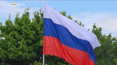 На петербургской дамбе появился один из самых больших символов России