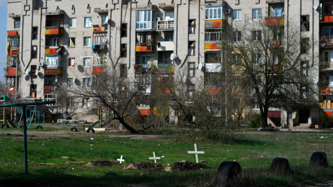 В Рубежном эксгумировали останки из захоронений у школ и детских садов