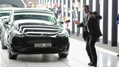 Маск обвинил Гейтса в игре на понижение курса акций Tesla