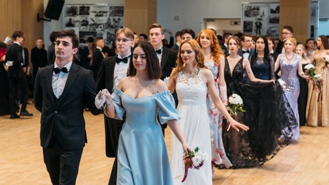ЛДПР провела бал, посвященный Жириновскому
