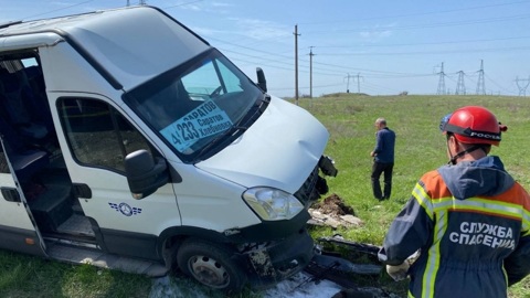 Девять человек пострадали в ДТП с пассажирской "Газелью" под Саратовом