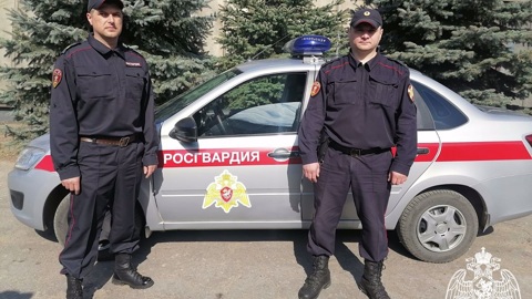 В Липецке росгвардейцы помогли попавшему ДТП подростку на мопеде