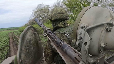 Семьи погибших военных получат удостоверения членов семьи ветерана