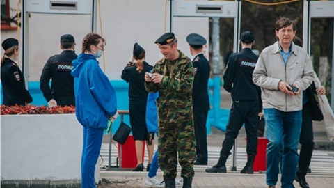 На массовое празднование 9 мая чебоксарцев не пустят с едой и водой