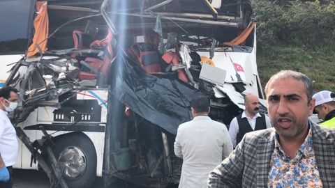 В Турции самосвал врезался в автобус, есть раненые и погибший