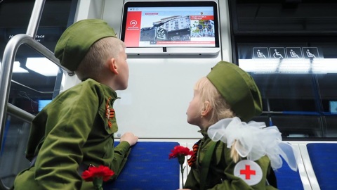 В московском метро покажут Парад Победы и салют