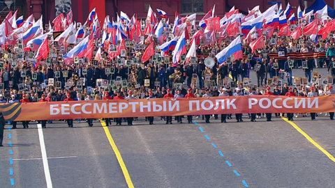 В Москве в акции "Бессмертный полк" участвуют более миллиона человек
