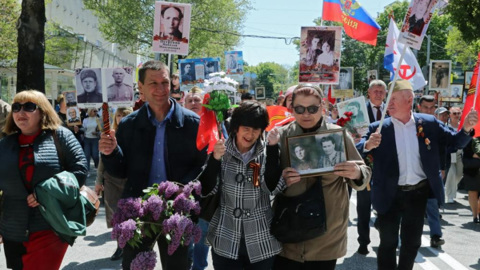 В граничащих с Украиной регионах РФ прошли шествия "Бессмертного полка"