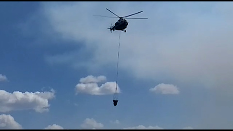 В Кузбассе с помощью вертолета тушат лесной пожар