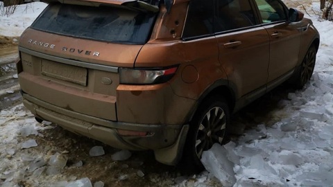УК заплатит 250 тысяч за упавшую глыбу на машину в Липецке