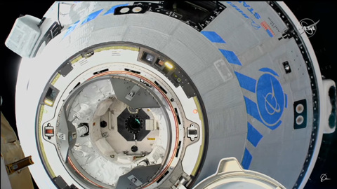 Космический корабль Starliner успешно состыковался с МКС