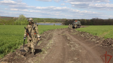 Росгвардейцы ликвидировали смертоносные "фотоловушки" на Украине
