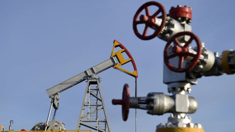 Стоимость нефти марки Brent опустилась ниже $85 за баррель, доллар укрепился