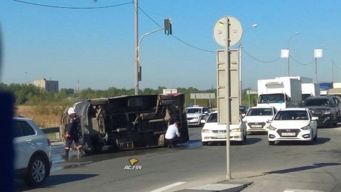 Маршрутка перевернулась после аварии в Новосибирске