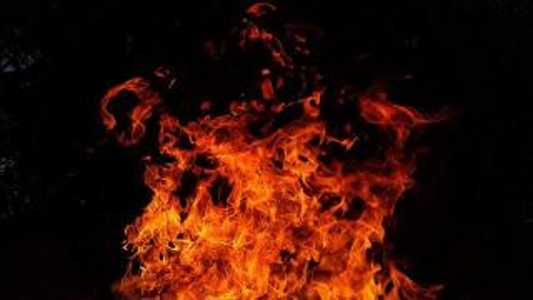 Два человека погибли при пожаре в многоэтажном доме в Кемерове
