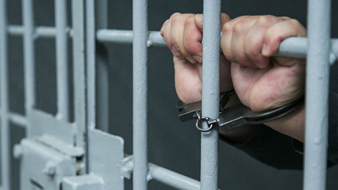 Обвиняемому в групповом изнасиловании школьницы онкологу отменили арест