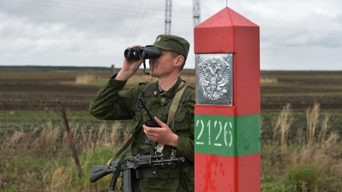 "Летающий штаб" заметили в 50 км от российской границы