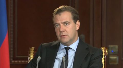 Медведев поручил правоохранителям и СЭС защитить детей от менингита
