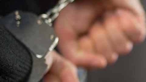 Отец двух детей занимался сексом с 12-летней и 15-летней девочками