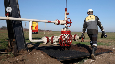 Глава "Роснефти" объявил о закате мирового эмитента валюты