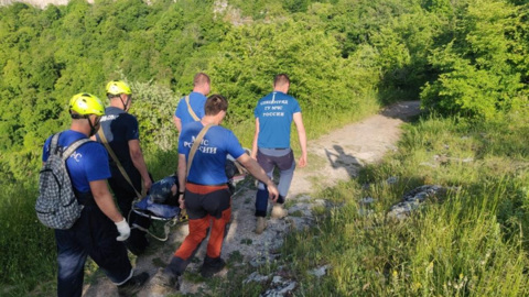 На Мангуп-Кале повредившую ногу туристку эвакуировали