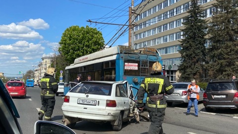 В Туле пенсионерка устроила ДТП с троллейбусом