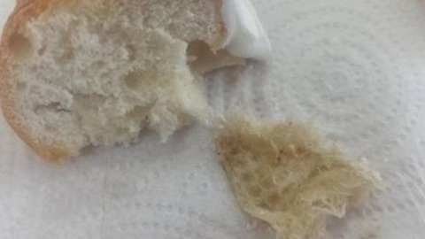 Житель Бурятии купил булку с сюрпризом