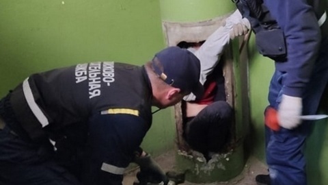 Жительница Нижнего Тагила провалилась в мусоропровод