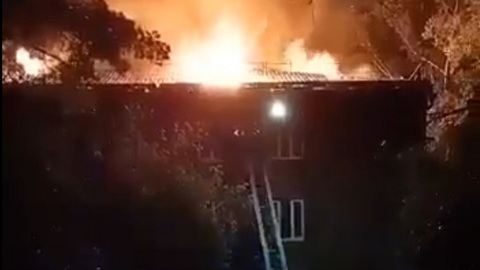 Пожар вспыхнул в иркутском роддоме после удара молнии