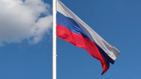Минпросвещения расписало церемонию поднятия государственного флага в школах