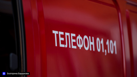 Во дворе дома в Томске ночью сгорел автомобиль