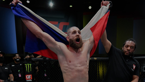 Прохазка лишил Тейшейру чемпионского пояса UFC