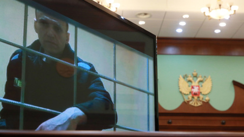 Стало известно, куда этапировали Навального