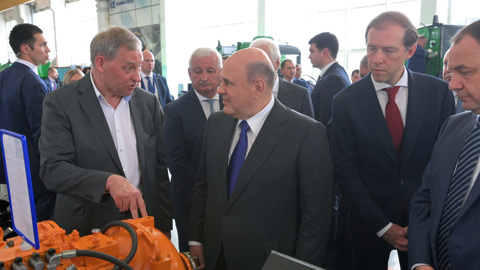 В Минске Мишустин ознакомился с производством спецтехники