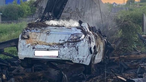 Пять человек погибли во врезавшемся в сарай авто под Самарой