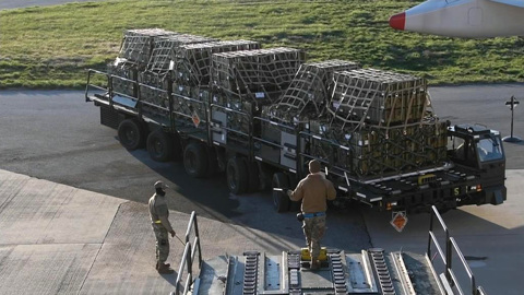 НАТО не исключает передачу Украине любого оружия