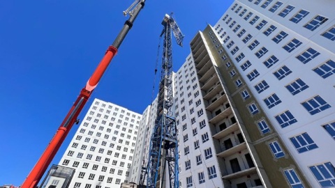 В Ленобласти двое рабочих разбились, упав с 12 этажа