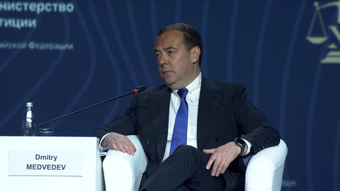Медведев: экономическая война против РФ дает право на самооборону