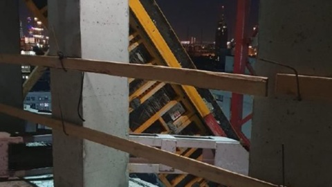 Двое рабочих на стройке в Москве погибли после падения с 14 этажа