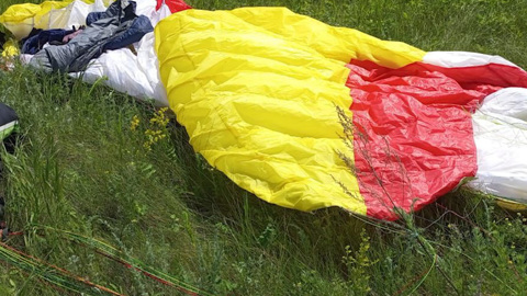 В Башкирии женщина упала с высоты при попытке взлететь на параплане