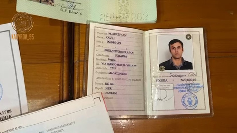 Кадыров показал брошенный в Лисичанском котле итальянский паспорт