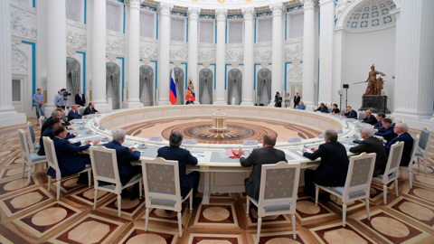Западу не удастся навязать свой тоталитарный либерализм