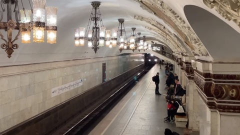 На станции метро "Киевская" в Москве произошло возгорание кабелей