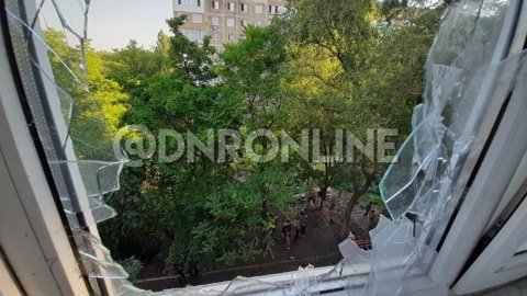 При обстреле Донецка ранена женщина, в городе находят новые "Лепестки"